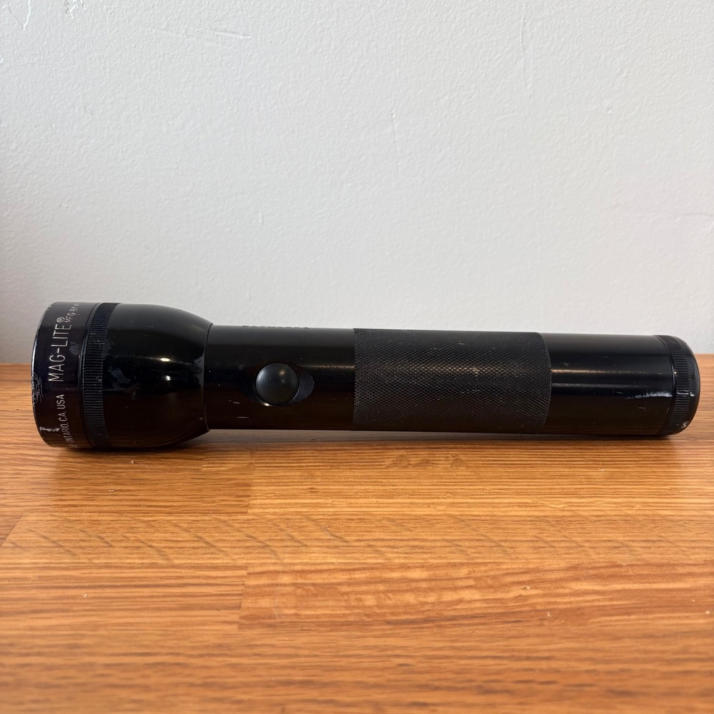 Vintage Maglite Flashlight 21701421 2-Cell D Heavy Duty Black USA Great Used